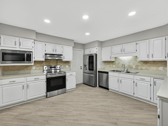 Image No.17-4 Bed House for sale