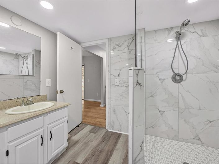 Image No.20-4 Bed House for sale