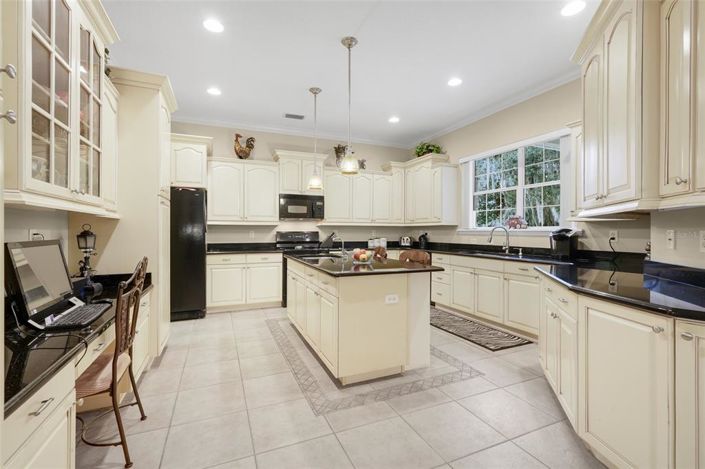 Image No.17-3 Bed House for sale