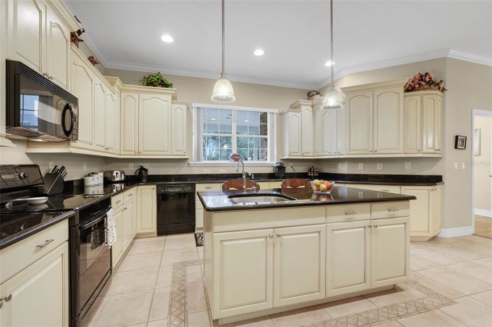 Image No.18-3 Bed House for sale