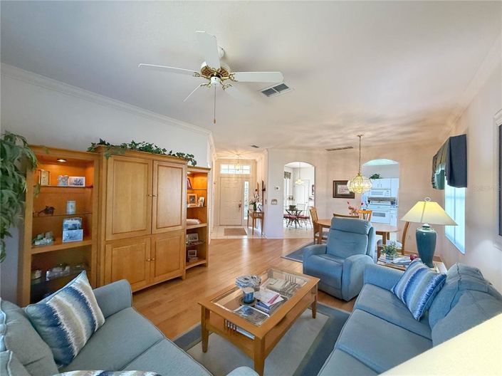 Image No.10-3 Bed House for sale