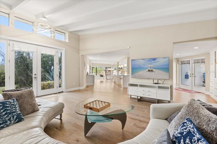 Image No.10-5 Bed House for sale