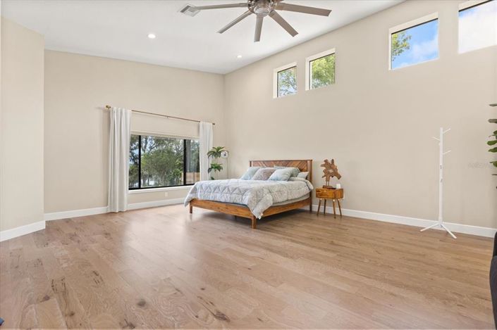 Image No.25-5 Bed House for sale