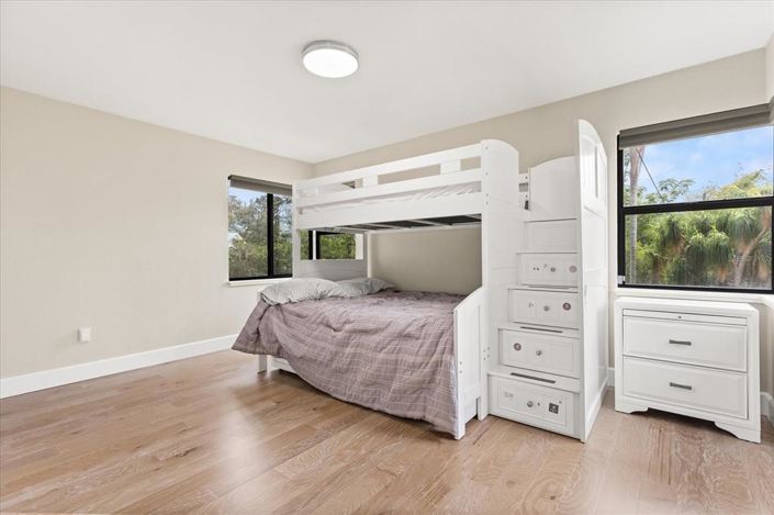 Image No.36-5 Bed House for sale