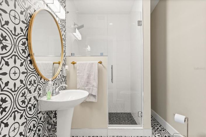 Image No.38-5 Bed House for sale