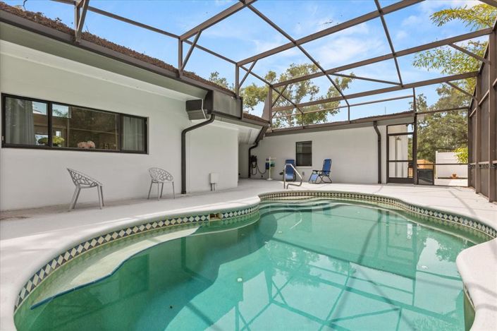 Image No.43-5 Bed House for sale