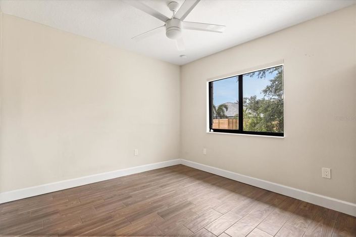 Image No.56-5 Bed House for sale