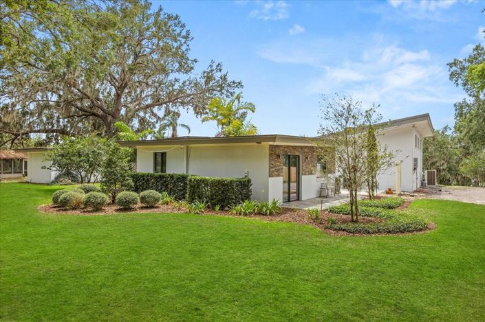 Image No.8-5 Bed House for sale