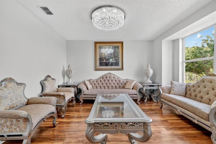 Image No.26-3 Bed House for sale