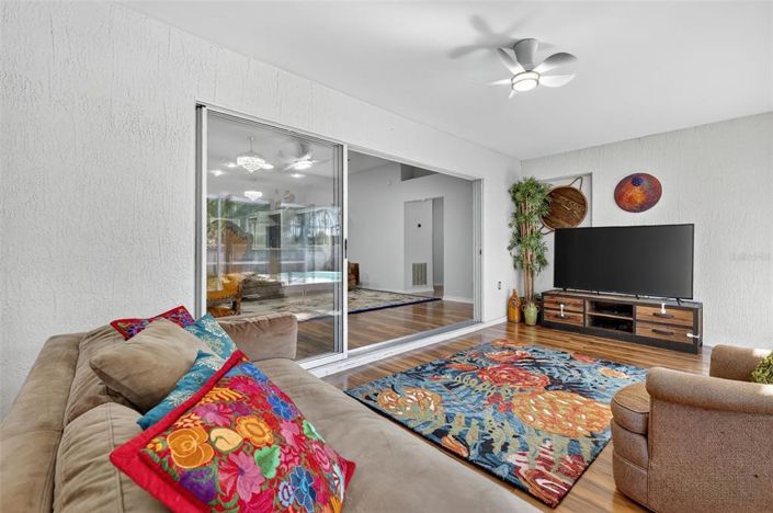 Image No.36-3 Bed House for sale