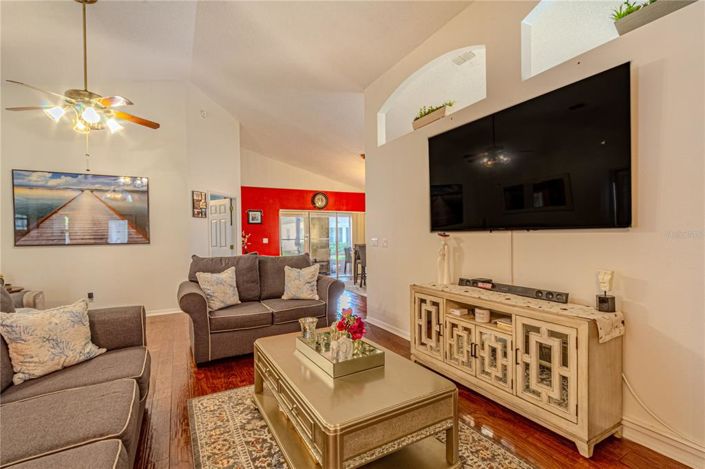 Image No.12-2 Bed House for sale