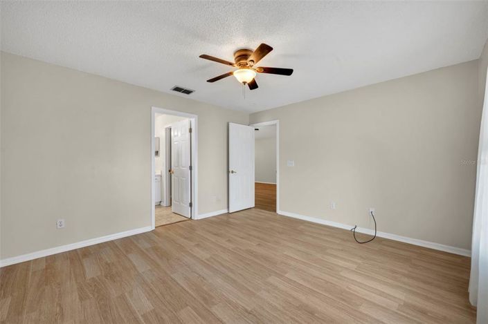 Image No.12-2 Bed House for sale