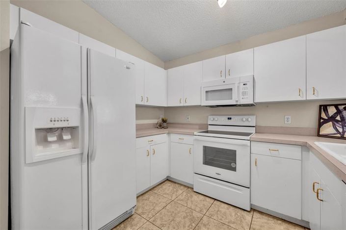 Image No.6-2 Bed House for sale