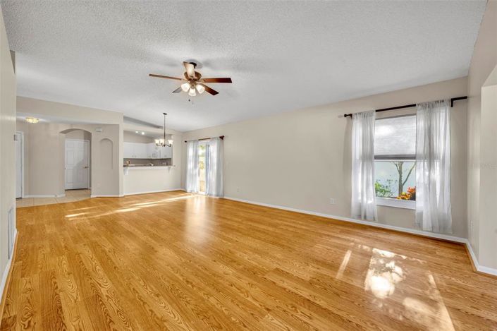 Image No.8-2 Bed House for sale