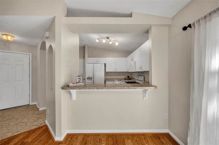 Image No.9-2 Bed House for sale