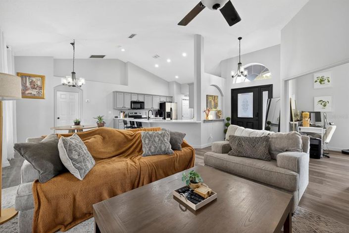 Image No.8-3 Bed House for sale