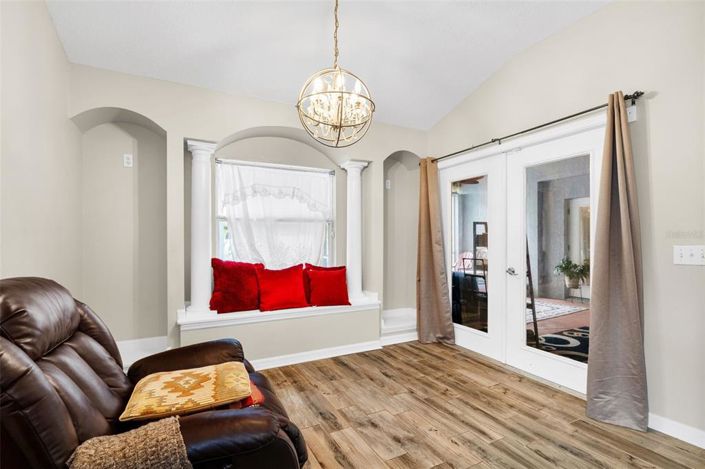 Image No.10-4 Bed House for sale