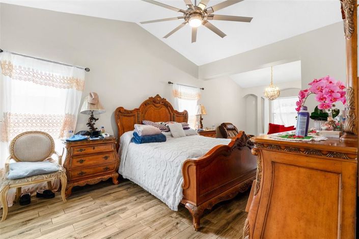 Image No.8-4 Bed House for sale