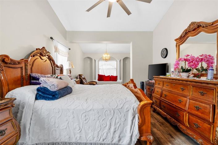 Image No.9-4 Bed House for sale