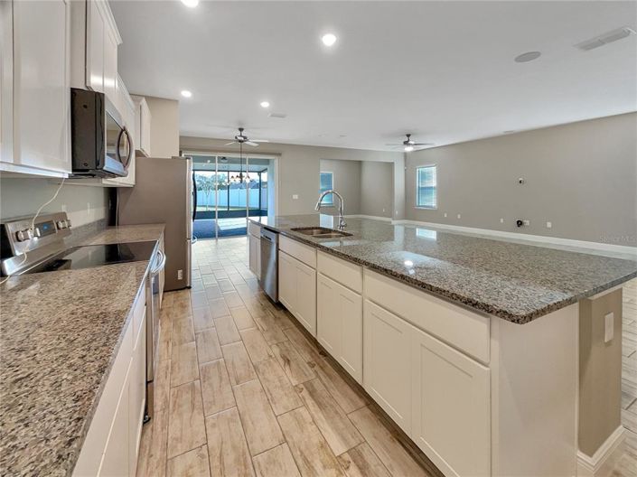 Image No.2-4 Bed House for sale