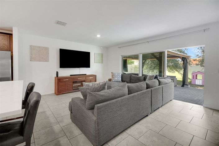 Image No.17-3 Bed House for sale