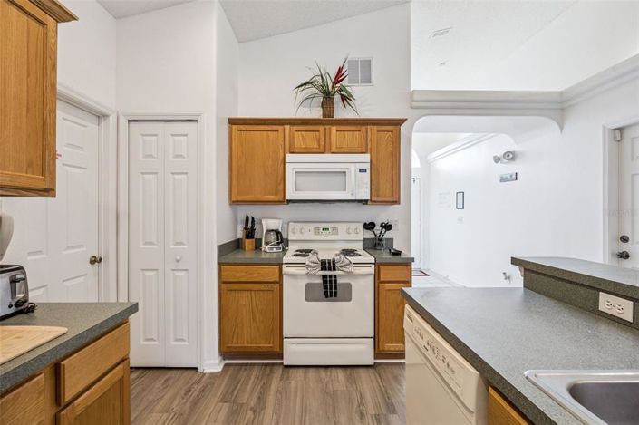 Image No.13-4 Bed House for sale