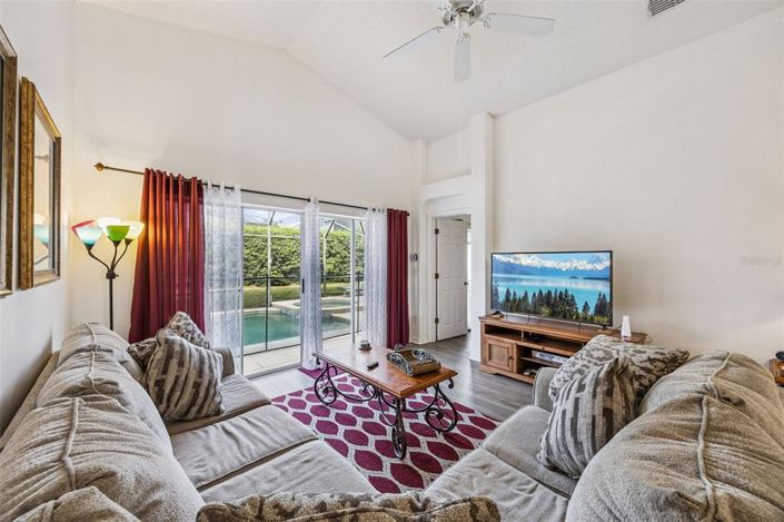 Image No.18-4 Bed House for sale