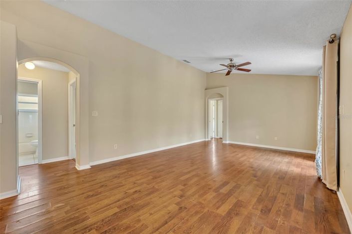 Image No.12-4 Bed House for sale