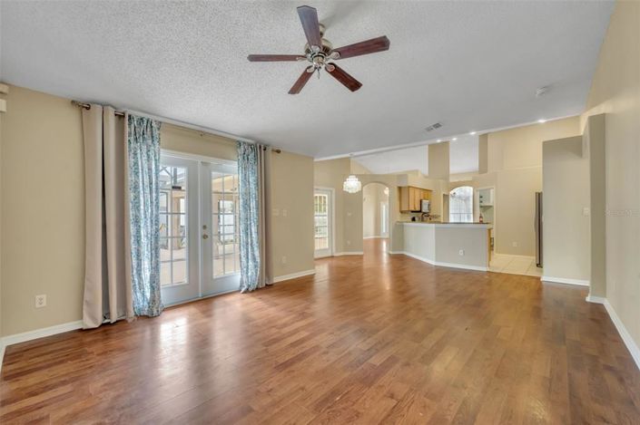 Image No.15-4 Bed House for sale