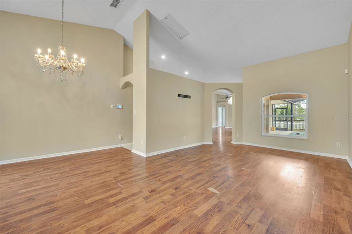 Image No.6-4 Bed House for sale