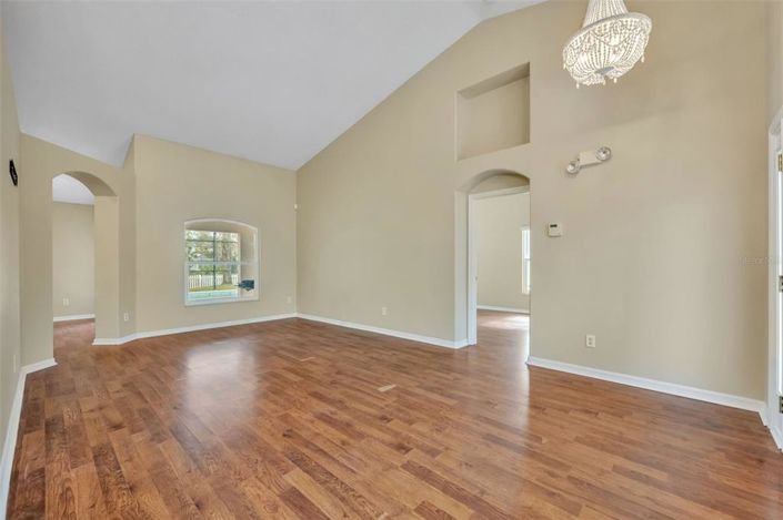 Image No.7-4 Bed House for sale