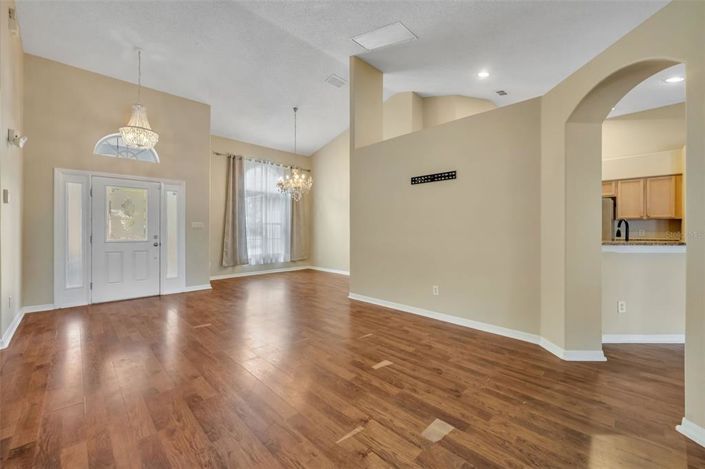 Image No.8-4 Bed House for sale