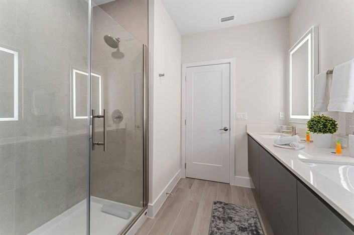 Image No.17-3 Bed Townhouse for sale