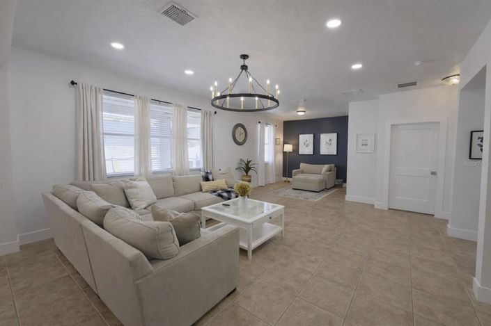 Image No.11-5 Bed House for sale