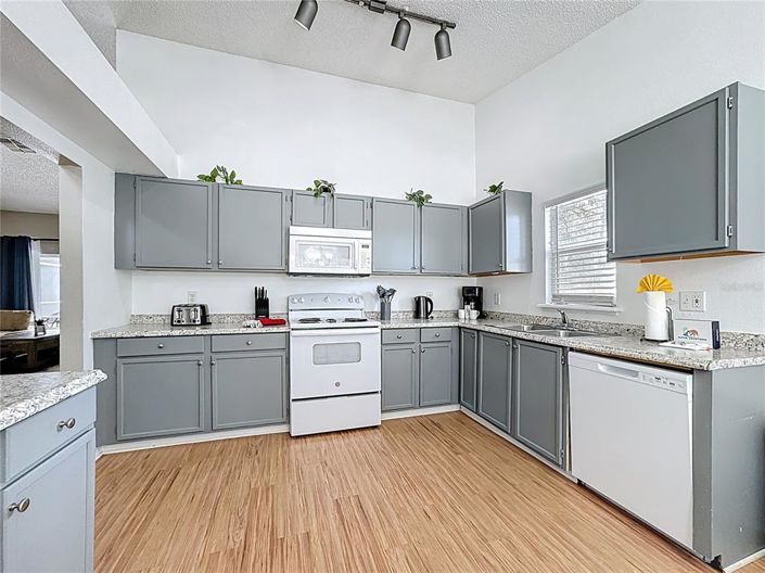 Image No.14-3 Bed House for sale