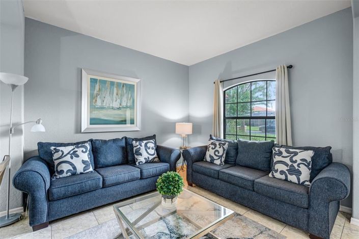 Image No.8-5 Bed House for sale