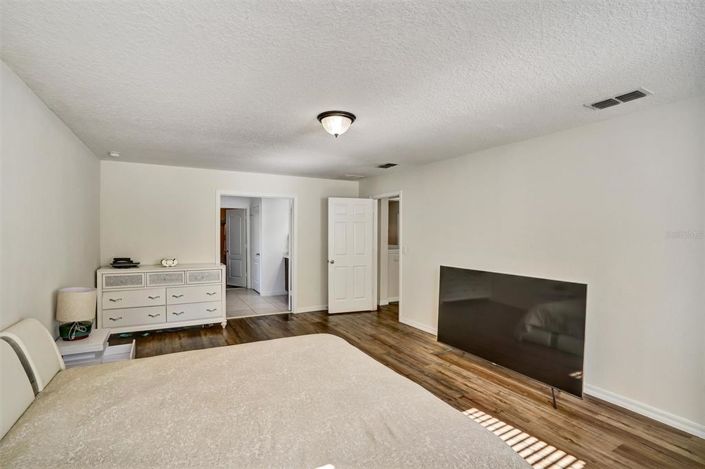 Image No.17-4 Bed House for sale