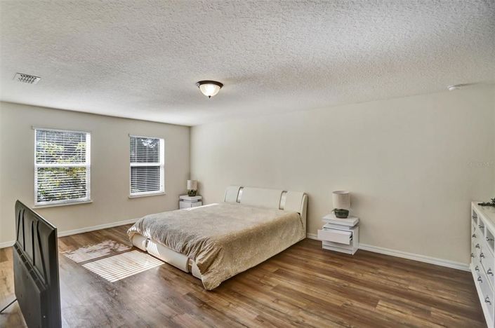 Image No.18-4 Bed House for sale