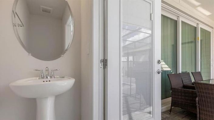 Image No.42-5 Bed Townhouse for sale