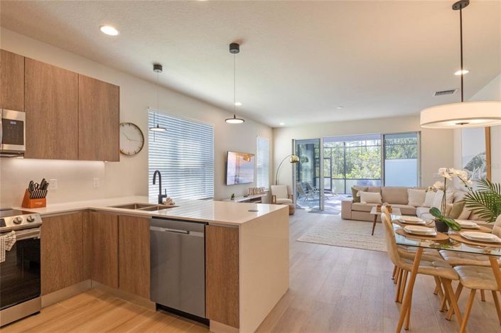 Image No.14-4 Bed Townhouse for sale