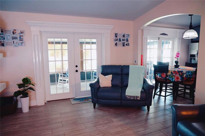 Image No.10-3 Bed House for sale