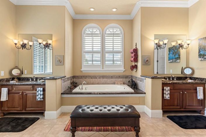 Image No.44-5 Bed House for sale