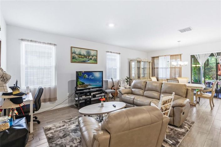 Image No.8-2 Bed House for sale