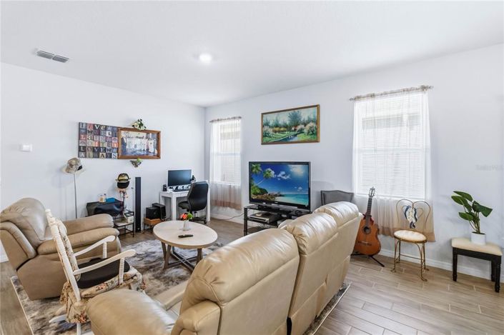 Image No.9-2 Bed House for sale