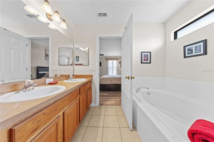 Image No.36-4 Bed House for sale