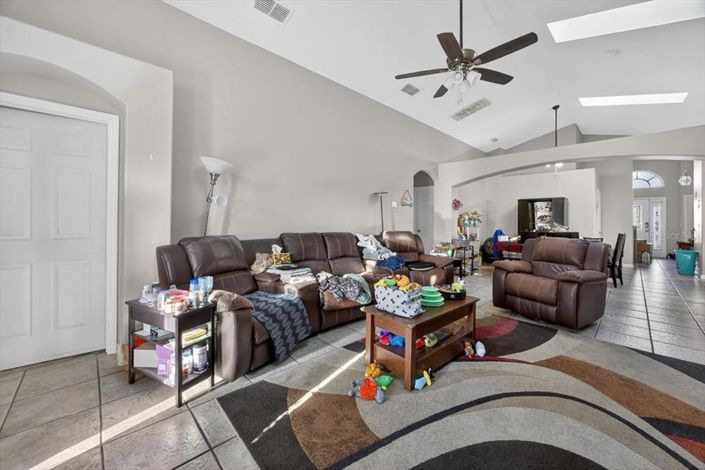 Image No.3-Maison de 5 chambres à vendre à Saint John