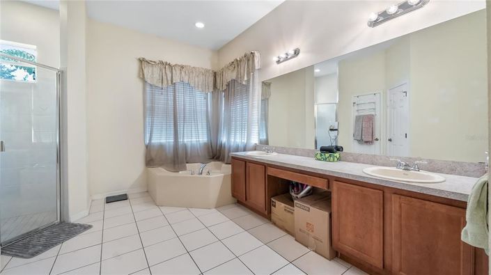 Image No.8-4 Bed House for sale