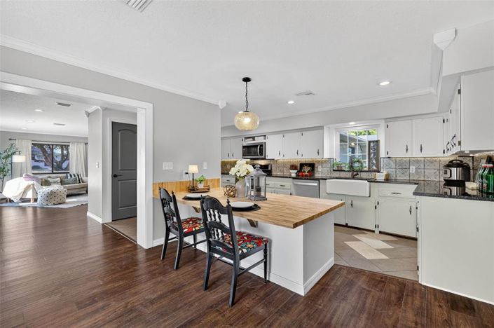 Image No.3-4 Bed House for sale