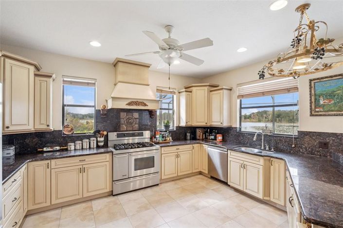 Image No.12-4 Bed House for sale