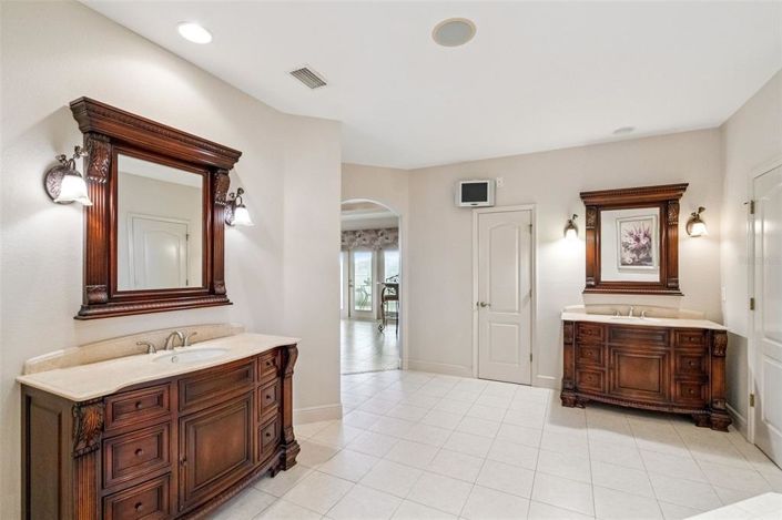 Image No.30-4 Bed House for sale